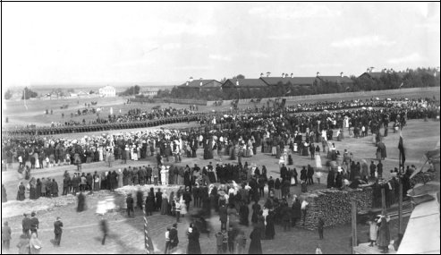 Рис. 4. Торжества в Ижевске на Михайловской площади 26 августа 1912 г. Д. 387. Л. 37 