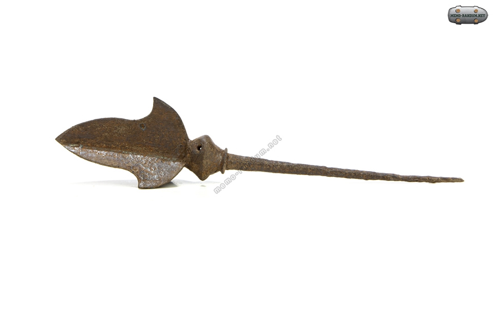 Железный трёхлопастной наконечник со свистящей втулкой. (~12-13 век)