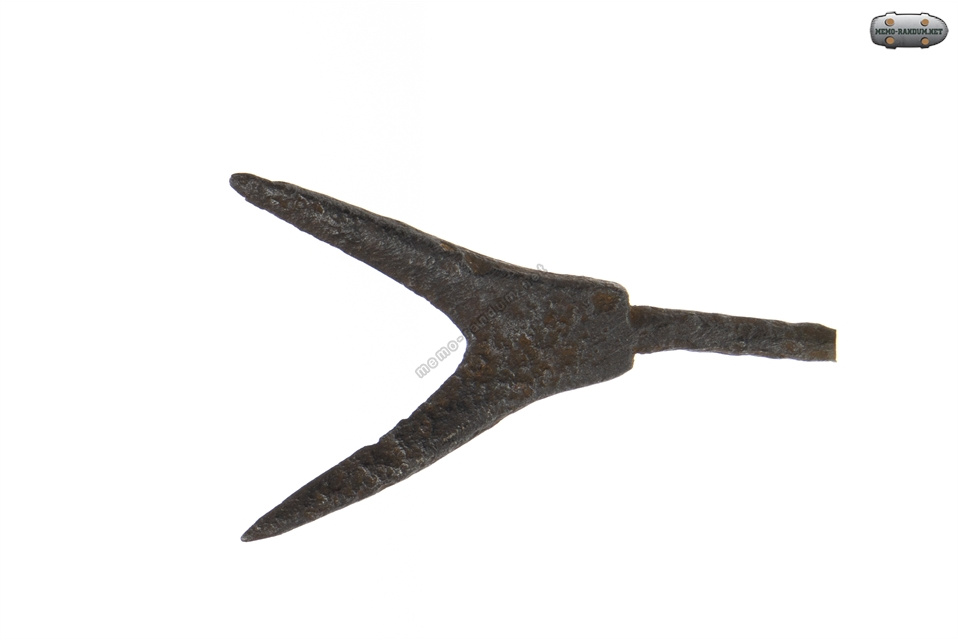 Железный раздвоенный наконечник стрелы. срезень