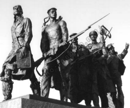 Е.В. Лезик (Санкт-Петербург) Поглядите в суровые лица Ленинградцев эпических лет…