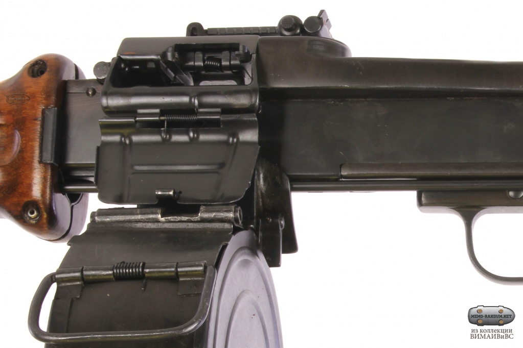 Ручной пулемёт Дегтярева модель 1944 года под патрон 7,62х39 мм/ гнездо заряжения ленты