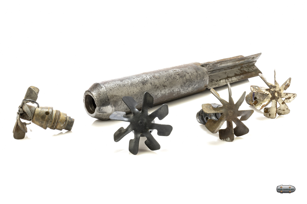 Авиационная бомба АО 2,5 и взрыватели АМ-А и АМ-Б