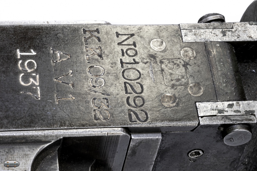 Основное клеймо на крышке пулемета Максим М32. SA №10292 K.K. 09/32 A V 1 1937