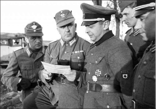 Рис. 2. Б.В. Каминский с чинами немецкой полиции во время антипартизанской операции