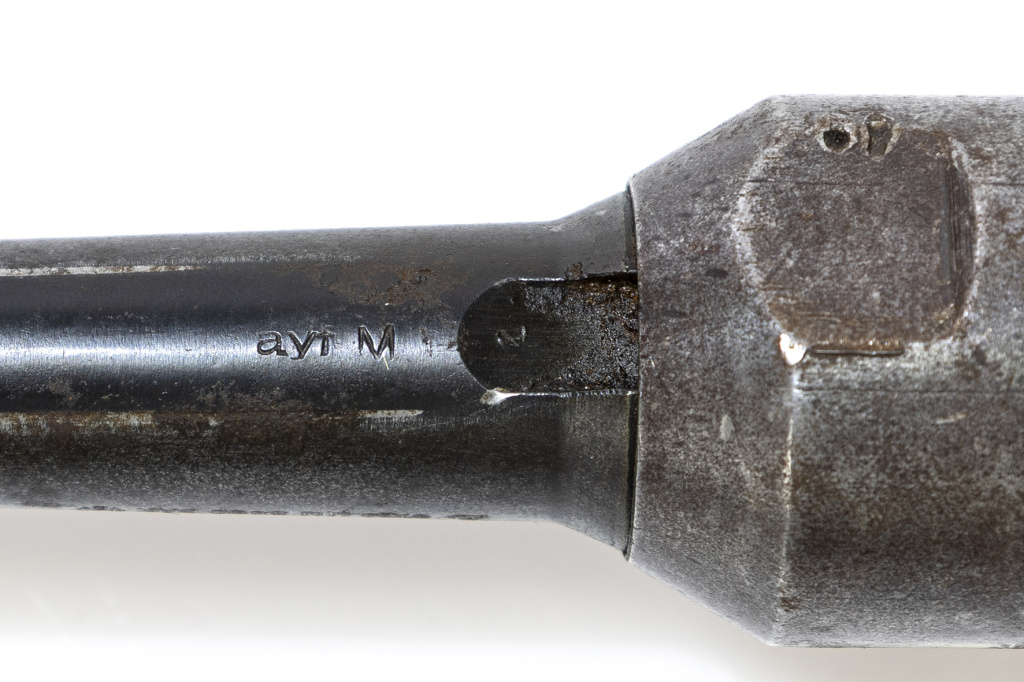 Пистолет-пулемёт MP40 bnz (Штайер) 1943 год. на стволе клеймо "auf" завод Erma. Пистолет-пулемёт MP40 bnz (Штайер) 1943 год. на стволе клеймо "auf" завод Erma.