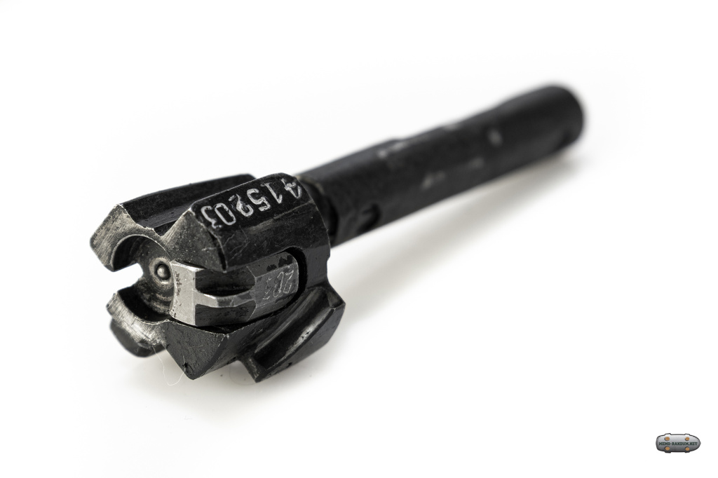 AKС74У Затвор