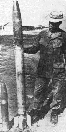 Рис. 3. Захваченные и 122-мм РС (СССР)107-мм ТРС (Китай) Китайско-вьетнамская война (1979).