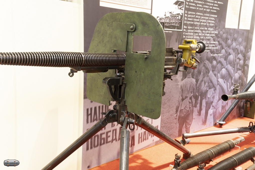 фотографии прицела ДС39 из экспозиции Музея отечественной военной истории в Падиково. Вид на щит