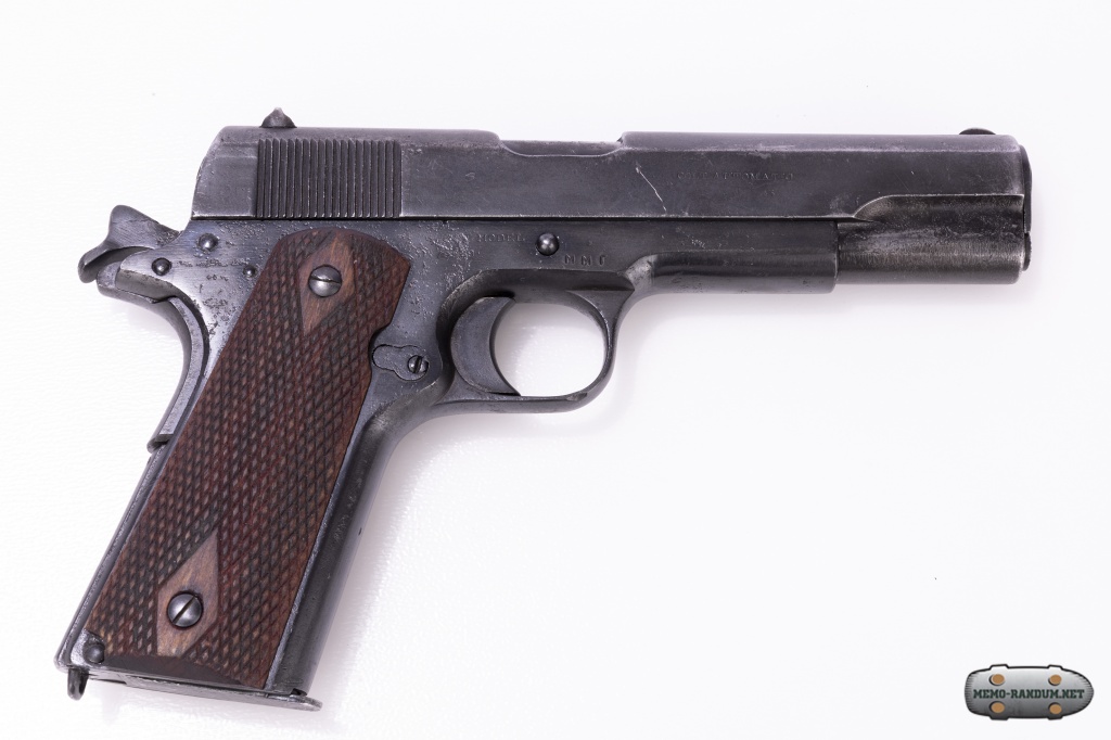 Кольт 1911 вид с права