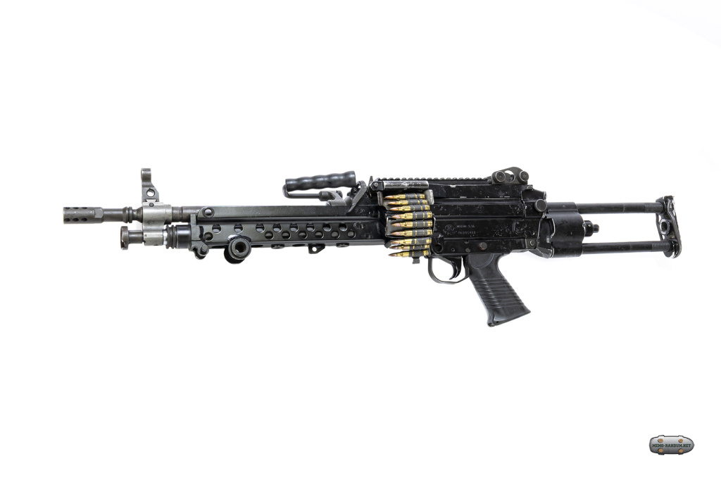 Пулемет Minimi 5, 56. питание осуществляется при помощи разъёмно-звеньевой ленты M27.