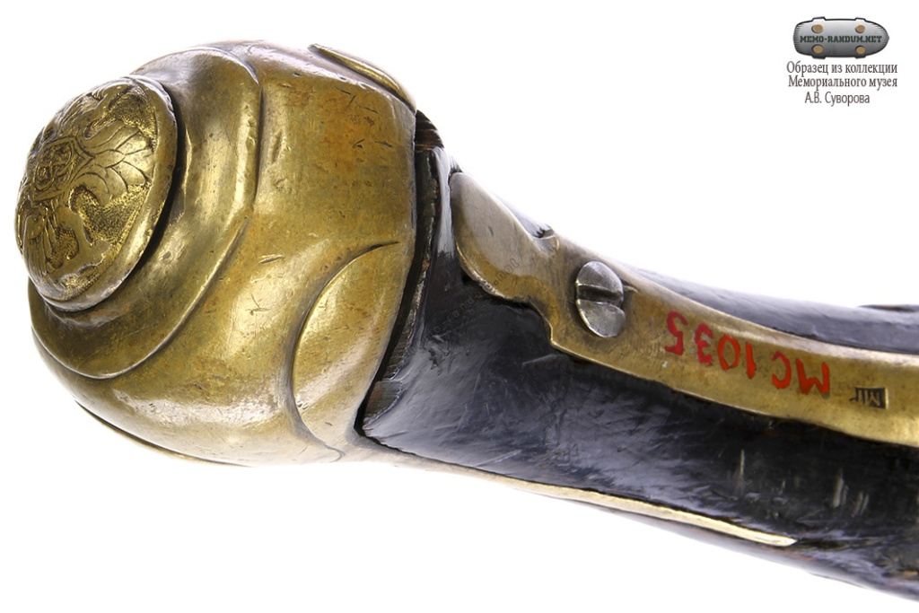 Пистолет русский кремневый обр. 1742 г. для лейб-гвардии Конного полка(1035). яблоко рукояткм