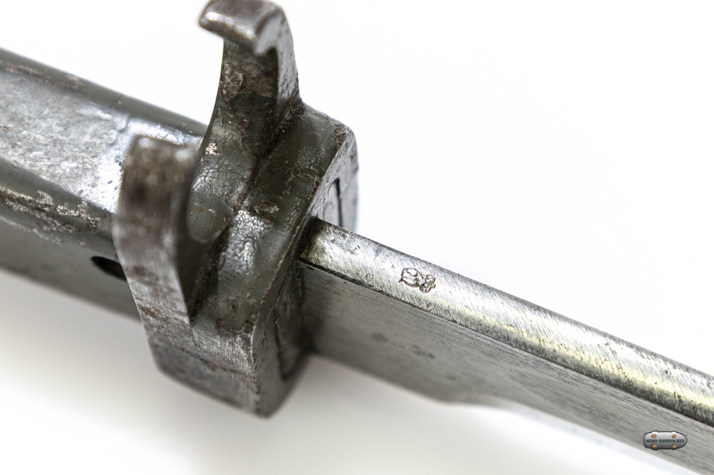 Штык S88/98 к комиссионной винтовке образца 1888 года. клеймо приемки на обухе клинка Штык S88/98 к комиссионной винтовке образца 1888 года. клеймо приемки на обухе клинка