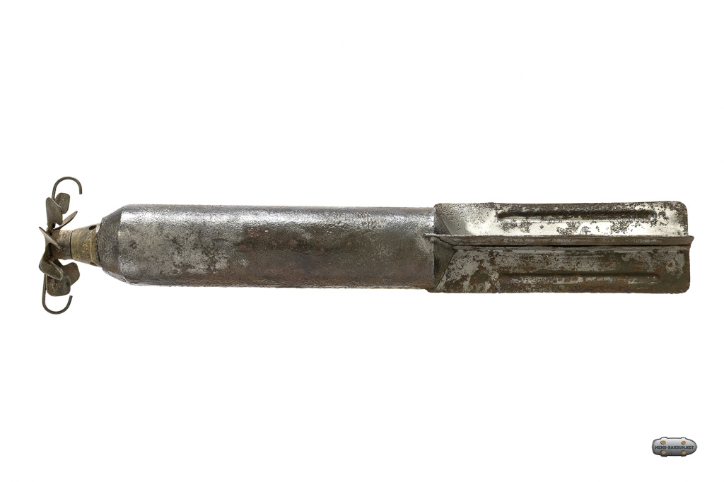 Авиационная бомба АО 2,5 с взрывателем АМ-А