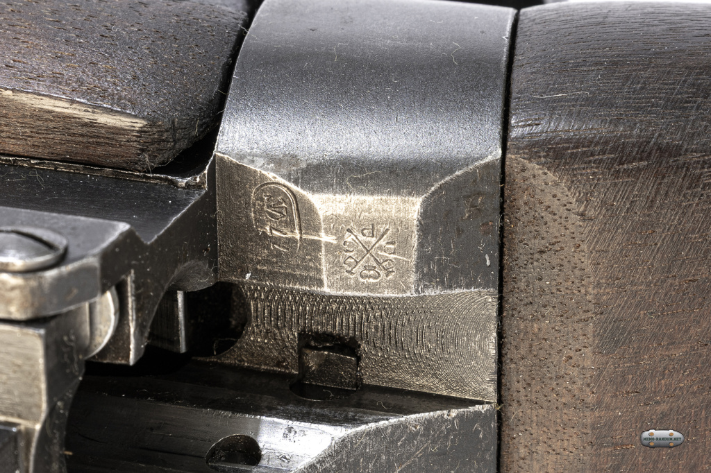 Канадское клеймо приемки. скрещенные вымпелы с короной и буквами DCP. Crown/Crossed pennents w/ letters D,C,P. DCP stands for Dominion of Canada Proof.