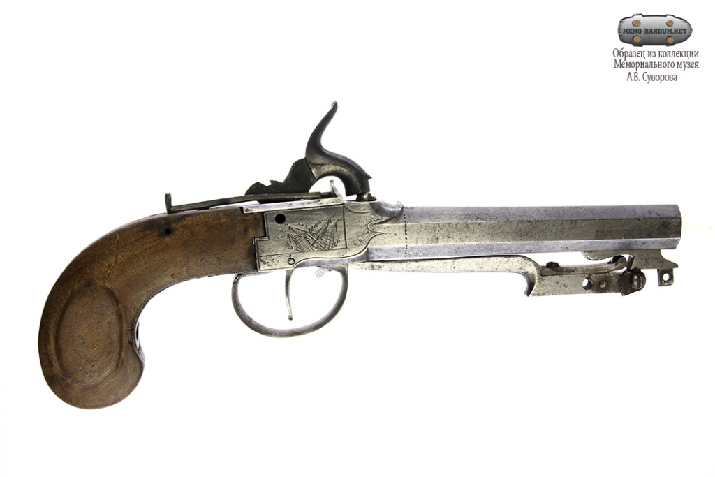 Капсюльный дорожный пистолет с откидным штыком. штык сложен