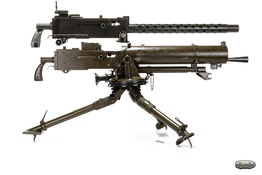 Для сравнения на одну фотографию помещено два пулемета Wz30 (Browning M1917 и Browning M1919))