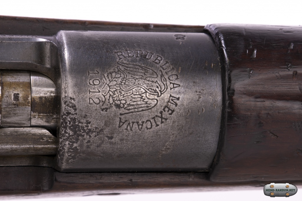 клеймо на винтовке Steyr Mauser model 1912 REPUBLICA MEXICANA 1912. На клейме орел держит в клюве змею восседая на кактусах.