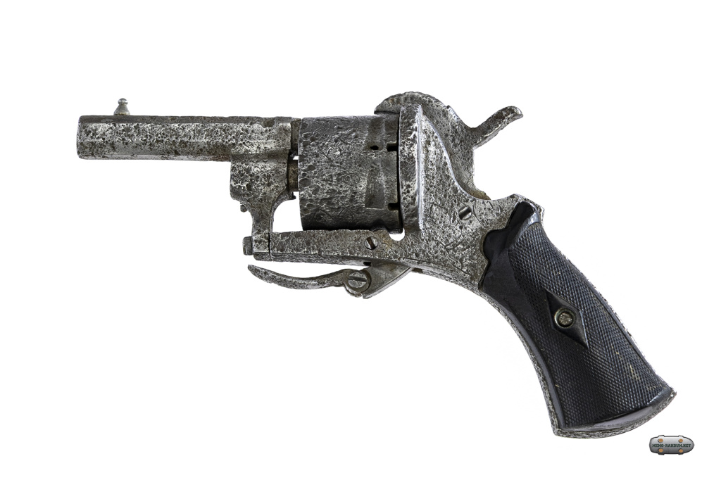 Карманный револьвер lefaucheux 7 mm с гравировкой. 