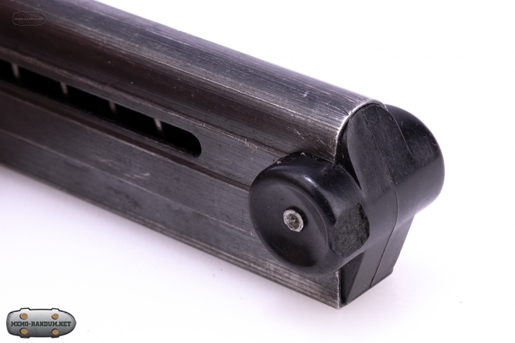 крышка магазина Luger P08 черный бакелит.