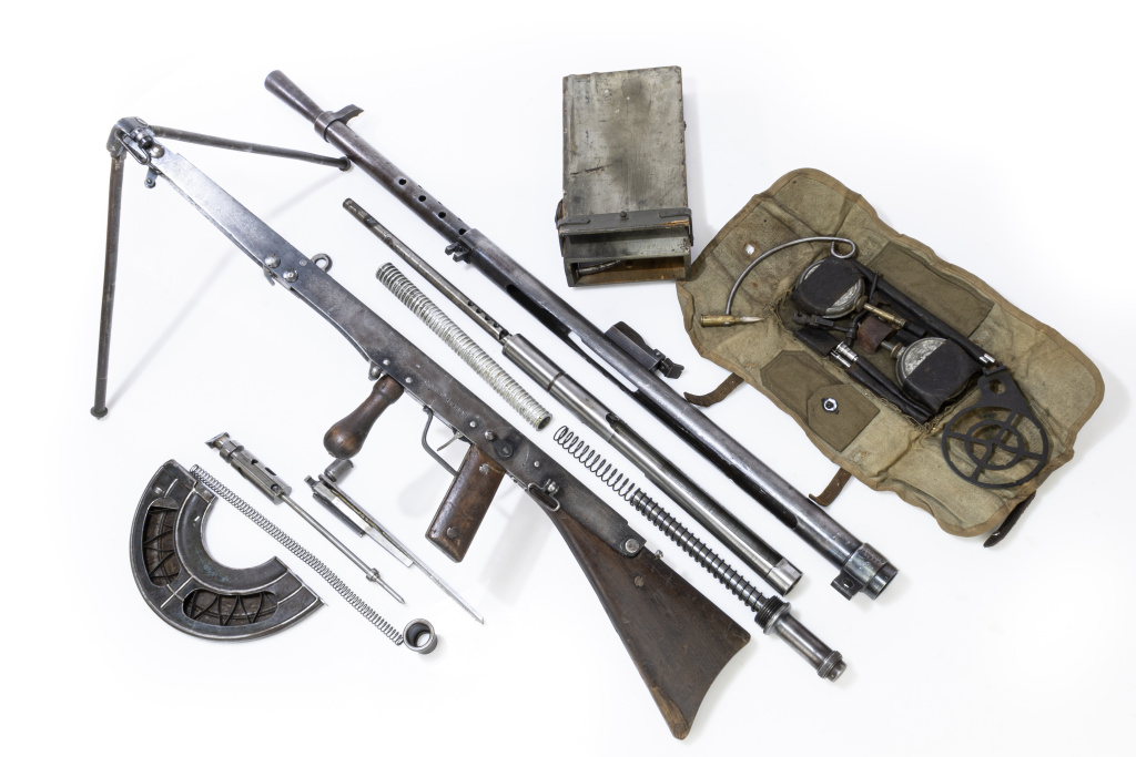 mitrailleur modèle 1915 (dit Chauchat ou `C.S.R.G.`) неполная разборка пулемета