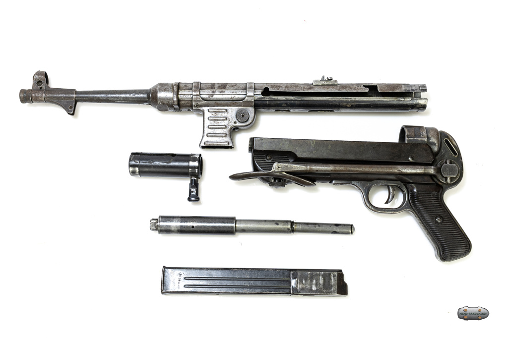 Пистолет-пулемёт MP40 bnz (Штайер) 1943 год. макет. неполная разборка Пистолет-пулемёт MP40 bnz (Штайер) 1943 год. макет. неполная разюорка