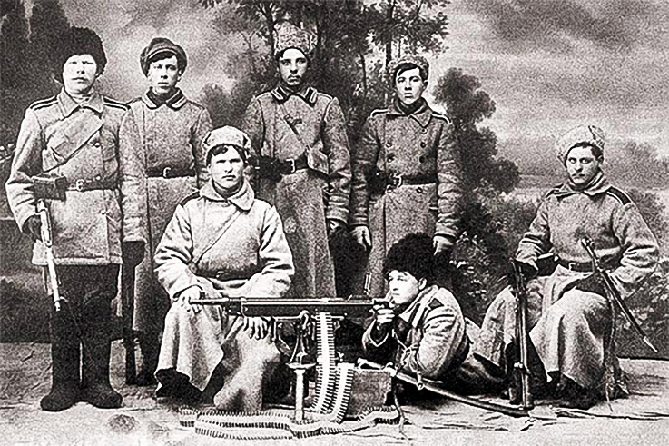 Историческая фотография предположительно армии Колчака. позируют с пулеметом Colt Browning m1914.