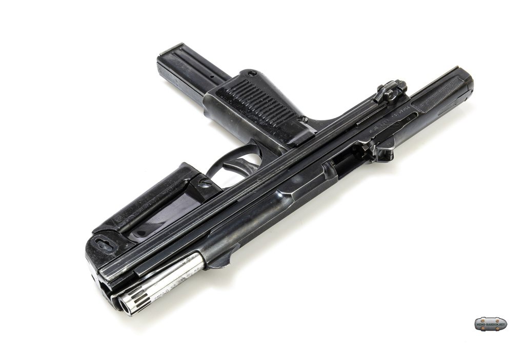 Rak63_затвор в заднем положении / Submachine gun PM wz.63 RAK (Poland)