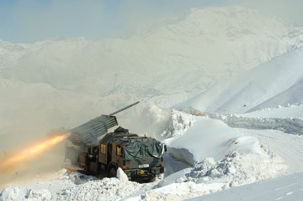 Рис. 8. Момент стрельбы из варианта БМ Т-122 Sakarya (Турция) 