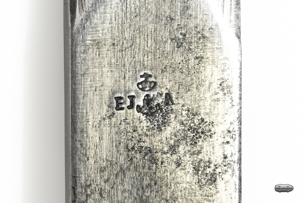 У основания клинка с одной стороны нанесено клеймо производителя — «E.J.A.B» CarlGustav У основания клинка с одной стороны нанесено клеймо производителя — «E.J.A.B»