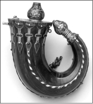 Рис. 1. Пороховница-рог. Россия. XVII в. ММК. Инв. № Ор-4951