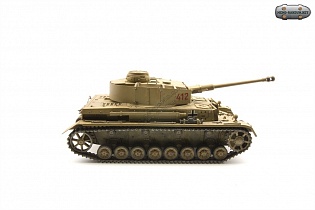 Модель Pz.Kpfw.IV Ausf.D перевооружённая пушкой 7.5 cm KwK 40 с бортовыми экранами.