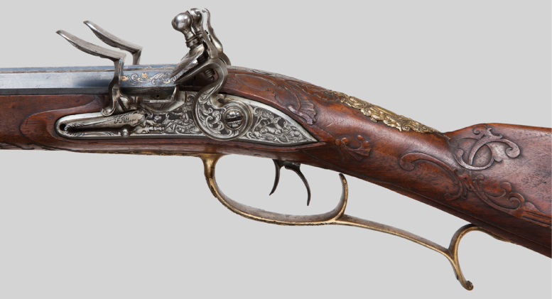 Ил. 8. Двуствольное кремневое ружье. Чехия, Карлсбад (Карловы Вары), мастер Франц Петер, середина XVIII в. ГМЗ «Гатчина», инв. № ГДМ-340-IX Ил. 8. Двуствольное кремневое ружье. Чехия, Карлсбад (Карловы Вары), мастер Франц Петер, середина XVIII в. ГМЗ «Гатчина», инв. № ГДМ-340-IX