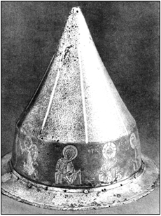 Рис. 10. Шапка с Деисусом. Византия, XIII–XIV вв. Высота – 30,0 см. Диаметр – 30,0 см. Вес – 2365,7 г. Ор-4732 
