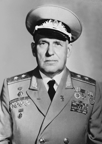 Ил. 1. Федор Федорович Петров (1902–1978) – конструктор артиллерийских систем, Герой Социалистического Труда, лауреат Ленинской и четырех Государственных премий СССР, доктор технических наук, генерал-лейтенант-инженер. 1974 г. Ил. 1. Федор Федорович Петров (1902–1978) – конструктор артиллерийских систем, Герой Социалистического Труда, лауреат Ленинской и четырех Государственных премий СССР, доктор технических наук, генерал-лейтенант-инженер. 1974 г.