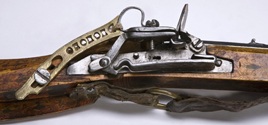 Ил. 9. Кремневый замок русского типа ружья № 1036-244 из собрания Кунсткамеры Ил. 9. Кремневый замок русского типа ружья № 1036-244 из собрания Кунсткамеры