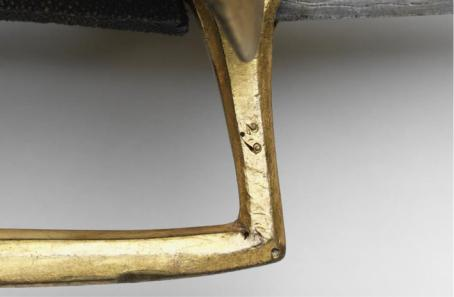 Ил. 7. Миниатюрный номер, выбитый на гарде эфеса